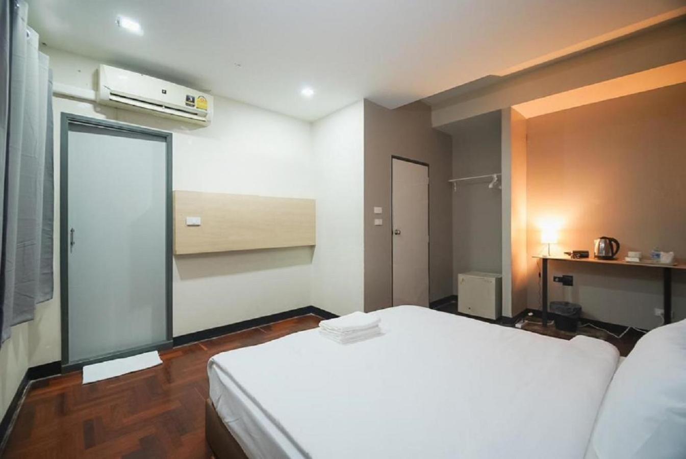 Go Inn Silom - Bts Saint Louis Bangkok Exteriör bild